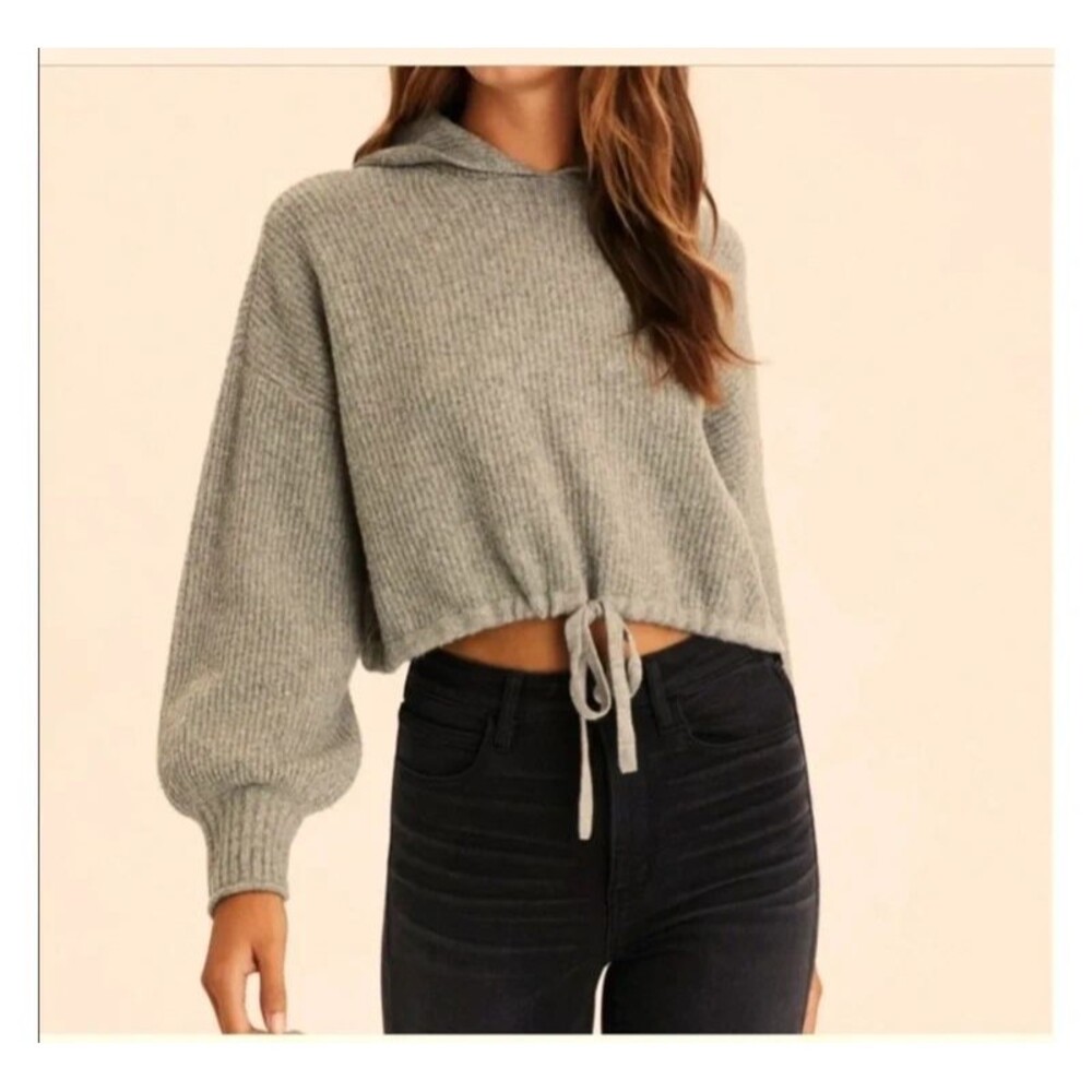 American Eagle Soft Knit oversized Gray Sweater Cropped Hoodie
